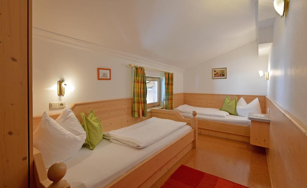 Huettschmiedhof Villa Kössen Szoba fotó