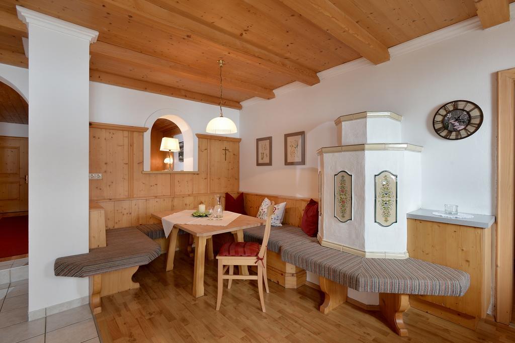 Huettschmiedhof Villa Kössen Szoba fotó