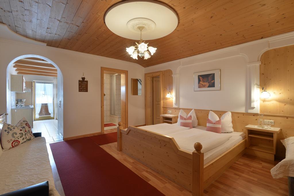 Huettschmiedhof Villa Kössen Szoba fotó