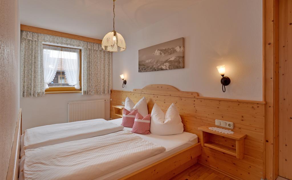 Huettschmiedhof Villa Kössen Szoba fotó